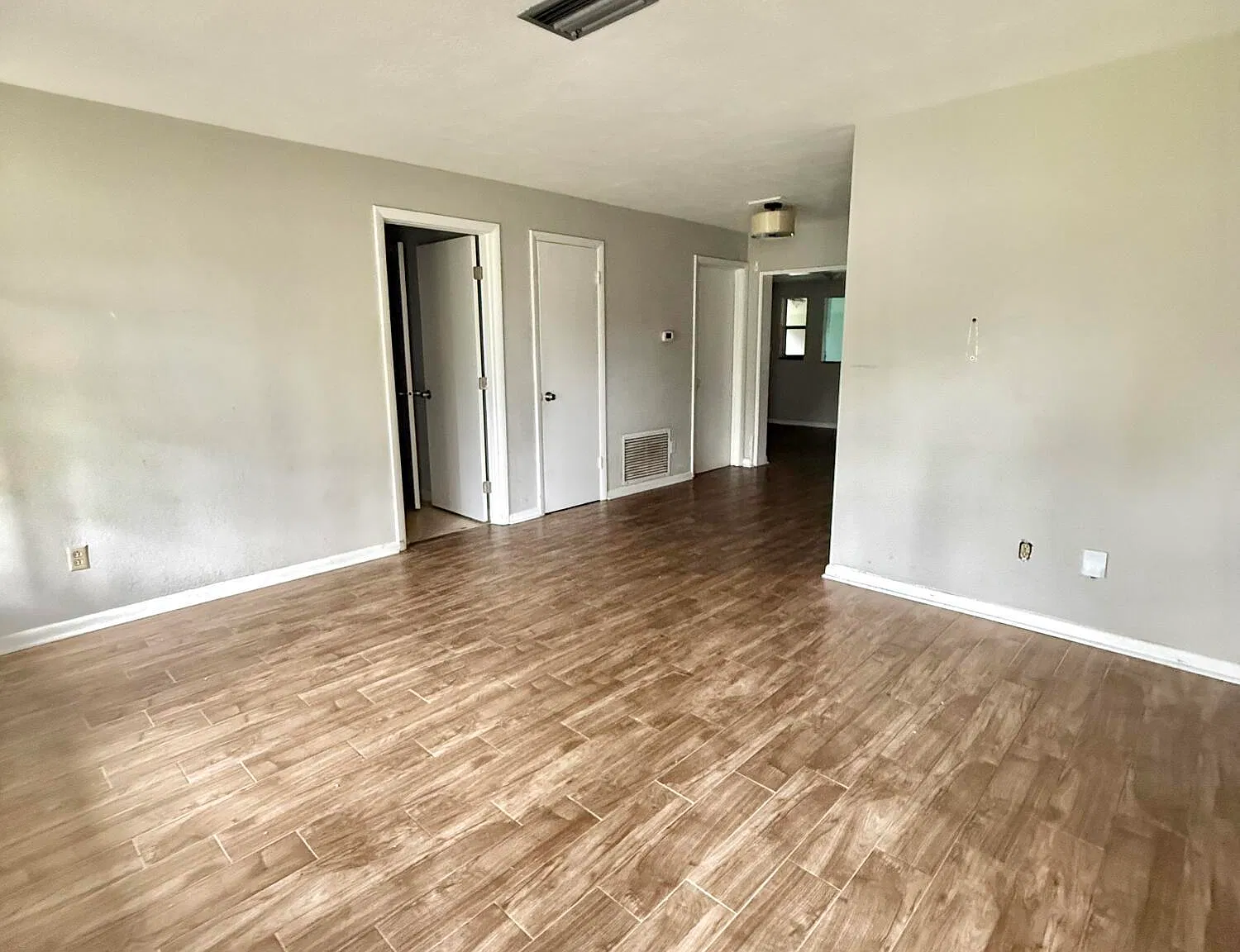3 bed, 2.0 bath, 1278 sqft, $2,000 — Photo 2