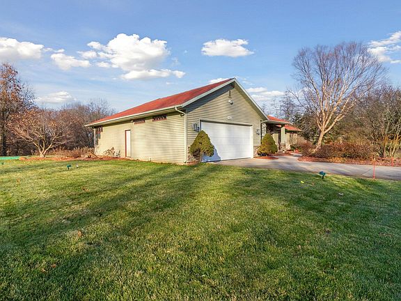4th image of 7969 Strawberry Ln NE