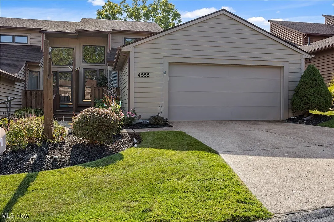 4555 Oak Hill Blvd photo 1