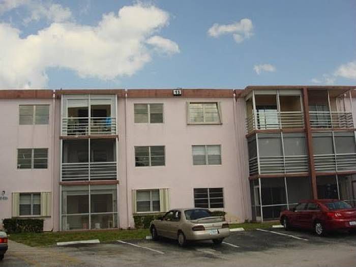 1st image of 4384 NW 9th Ave APT 18-3G