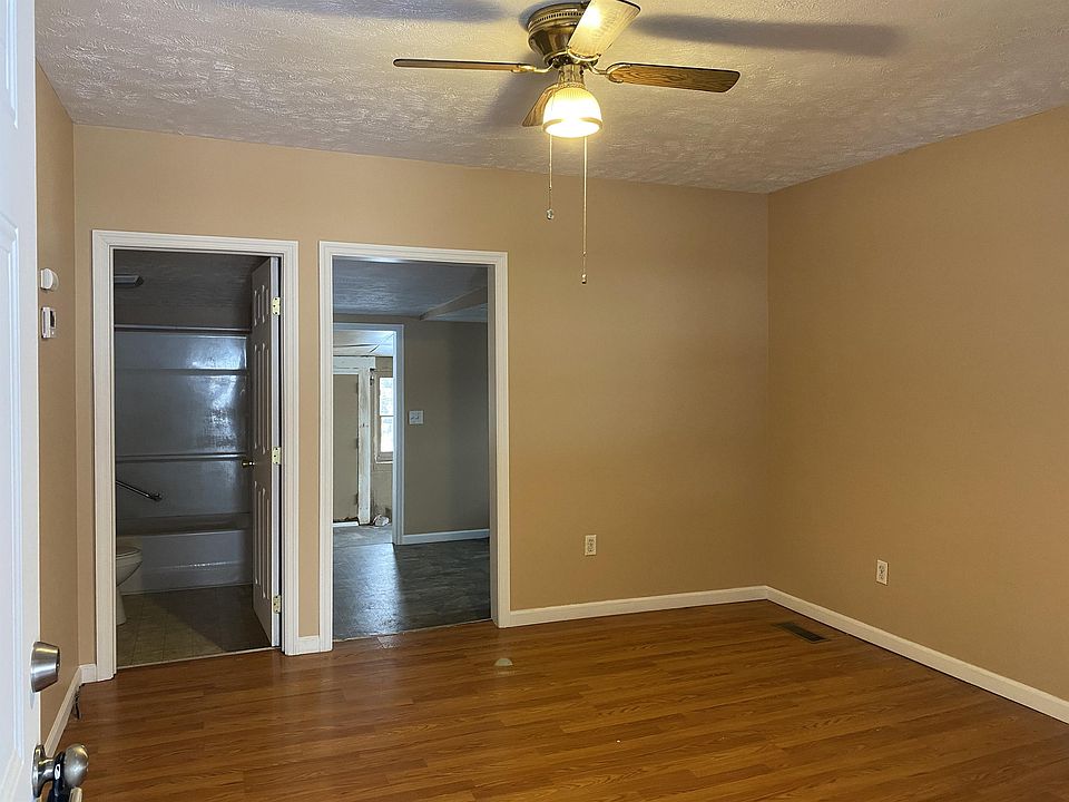 1st image of 629 E Main St
