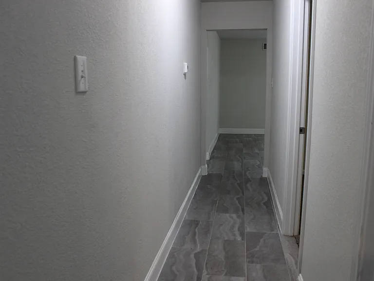 1807 W Scott St — Photo 12