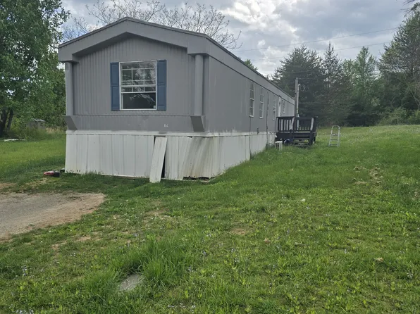 176 Village Dr, Spring City, TN 37381