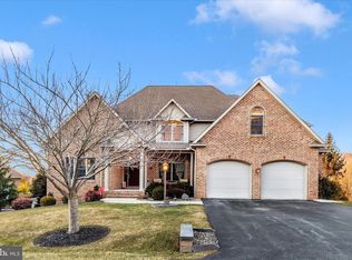 11067 Weatherstone Dr, Waynesboro, PA 17268