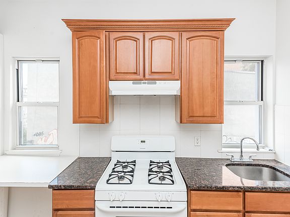 4th image of 25 Bogart St APT 2S