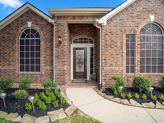 3rd image of 19322 Country Village Dr