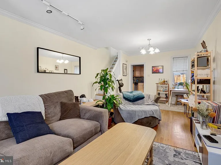 824 N Judson St — Photo 3