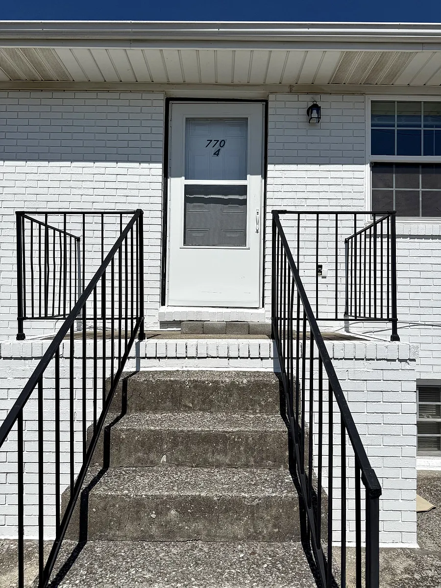 Building Photo - 770 Deerfield Ln