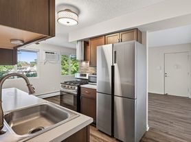 2710 Rosalyn Ct