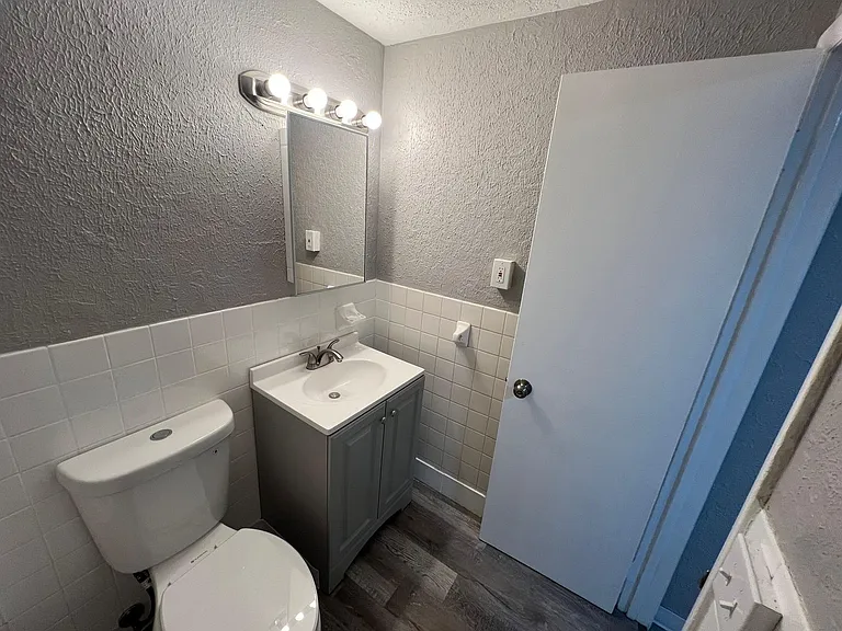 13420 Euclid Ave — Photo 42