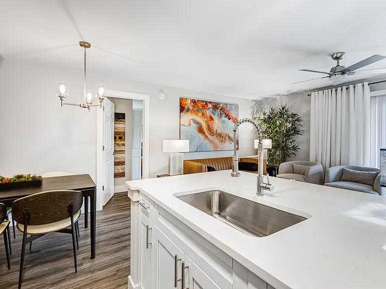 Coral Palms Apartments — Photo 13