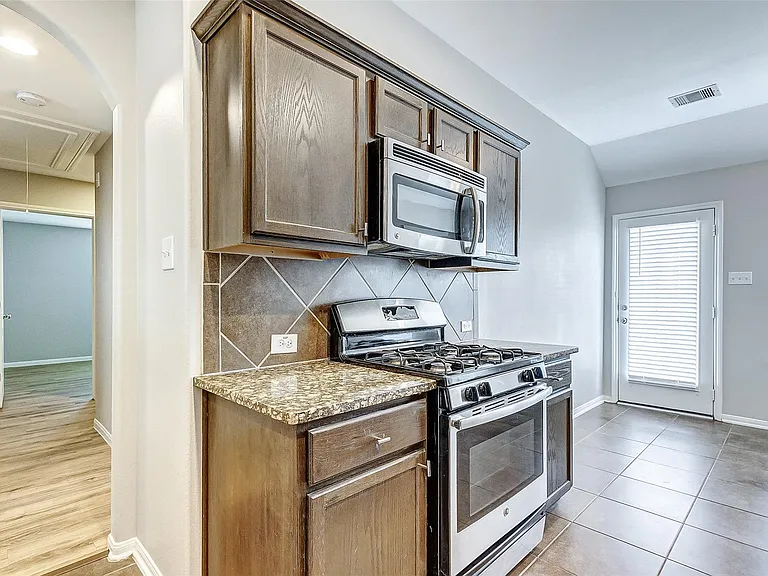 12943 Pecan Shores Dr — Photo 7
