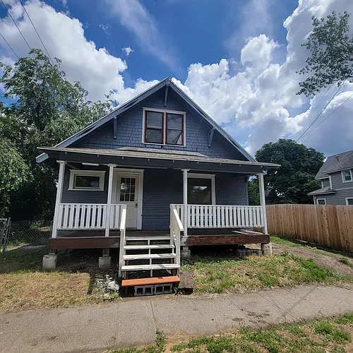 2112 N Astor St Photo 1