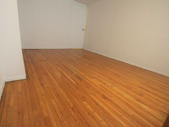 4th image of 122 E 13th St APT 2D