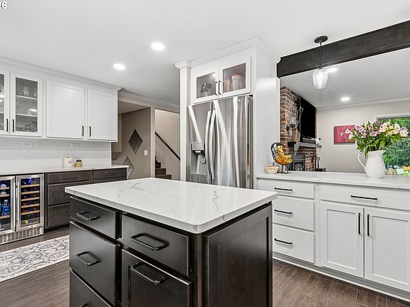 5th image of 351 Champagne Ct