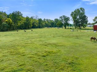 1571 N Center St #37, Gentry, AR 72734