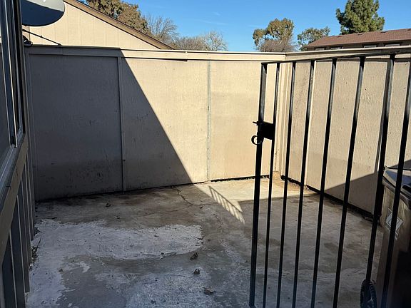 5th image of 2610 Fairmont Ln
