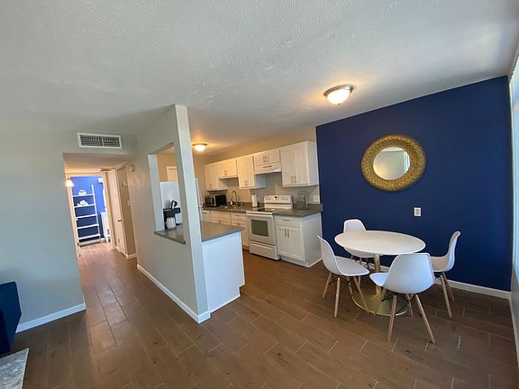 5th image of 1010 E Maryland Ave APT 5