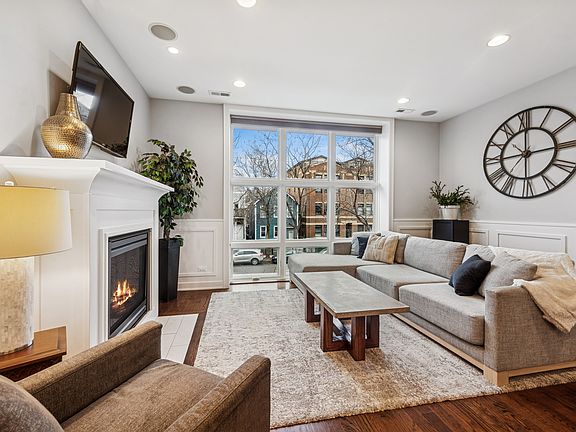 3rd image of 2521 N Ashland Ave APT 2S
