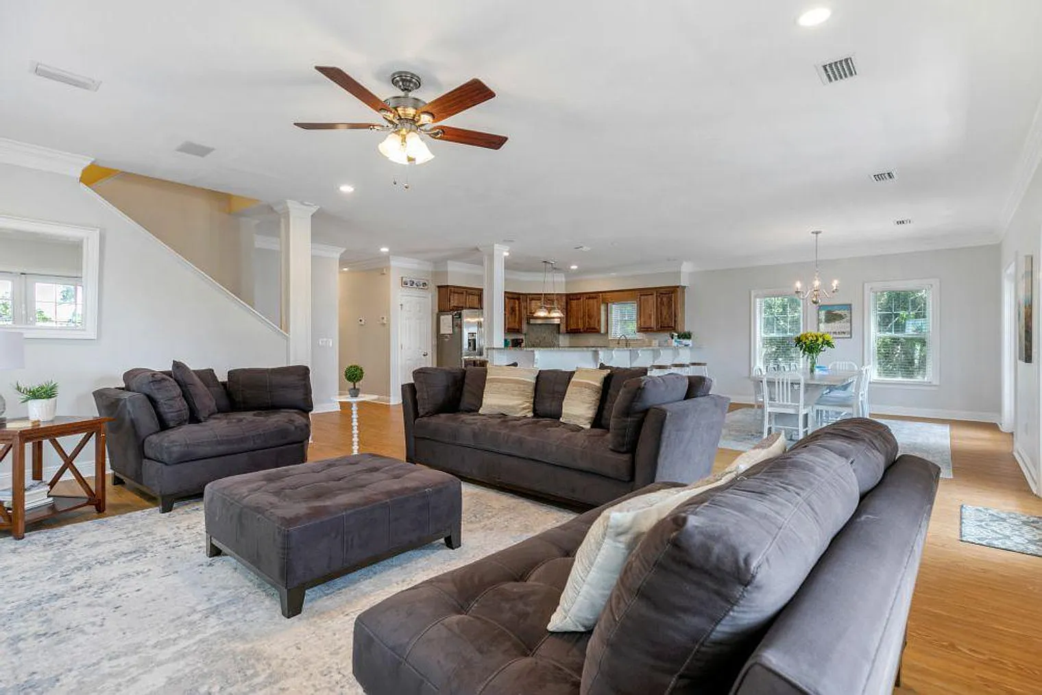 5 bed, 6.0 bath, 2798 sqft, $11,334 — Photo 3