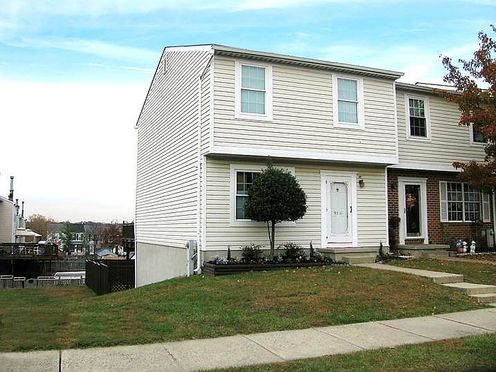 1st image of 916 N Olive Branch Ct