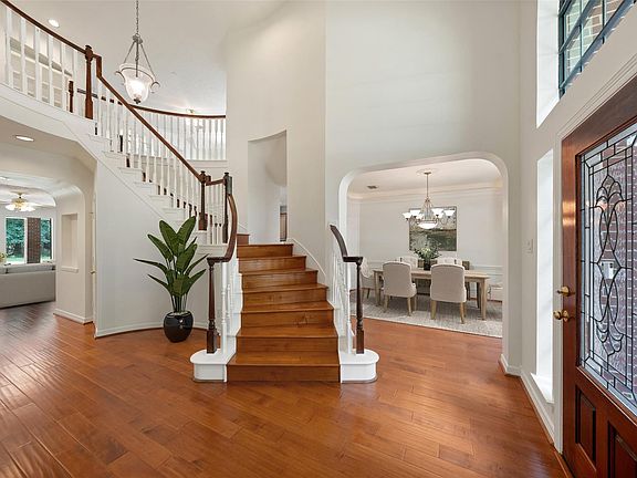 3rd image of 12319 Pin Oak Dr