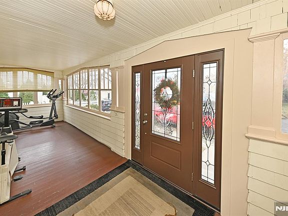 4th image of 99 Christie St