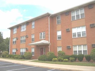 61 Riverview Ct, Secaucus, NJ 07094