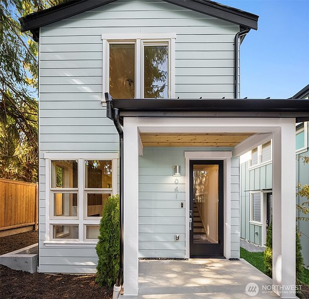 2nd image of 641 18th Avenue W