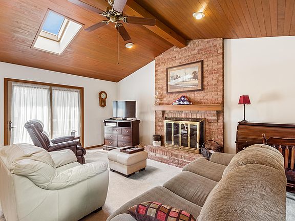 2nd image of 2837 Buxton Ln