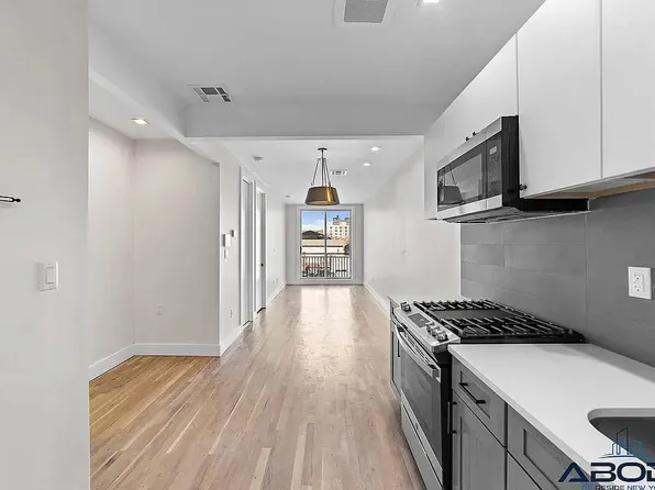 153 Erasmus Street image 1 of 10