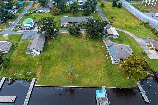 2nd image of Riverside Dr
