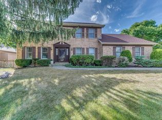 803 S Whispering Hills Dr, Naperville, IL 60540