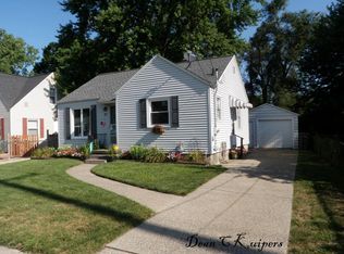 27 Colrain St SW, Wyoming, MI 49548