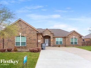 202 Brook Ct, Red Oak, TX 75154