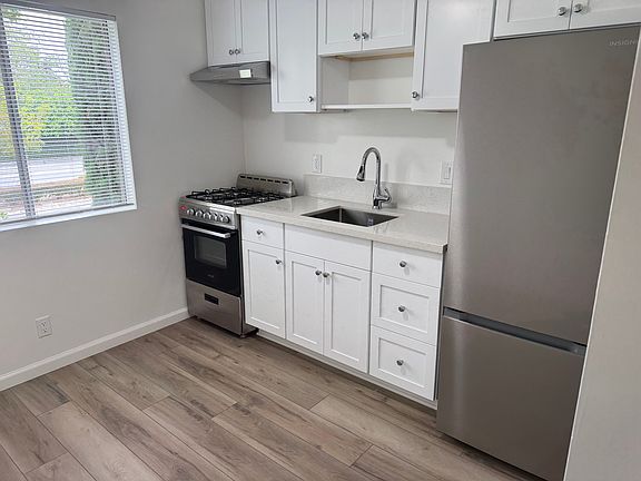 5th image of 820 S Rosemead Blvd #203