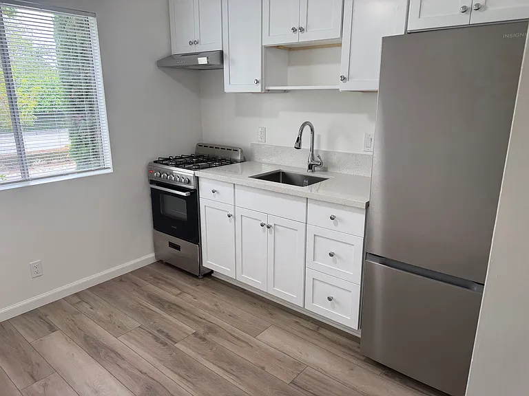 Crestwood Apartments — Photo 6