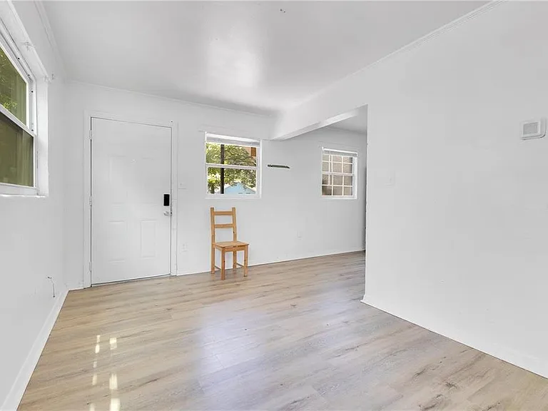 1029 Colyer St — Photo 14