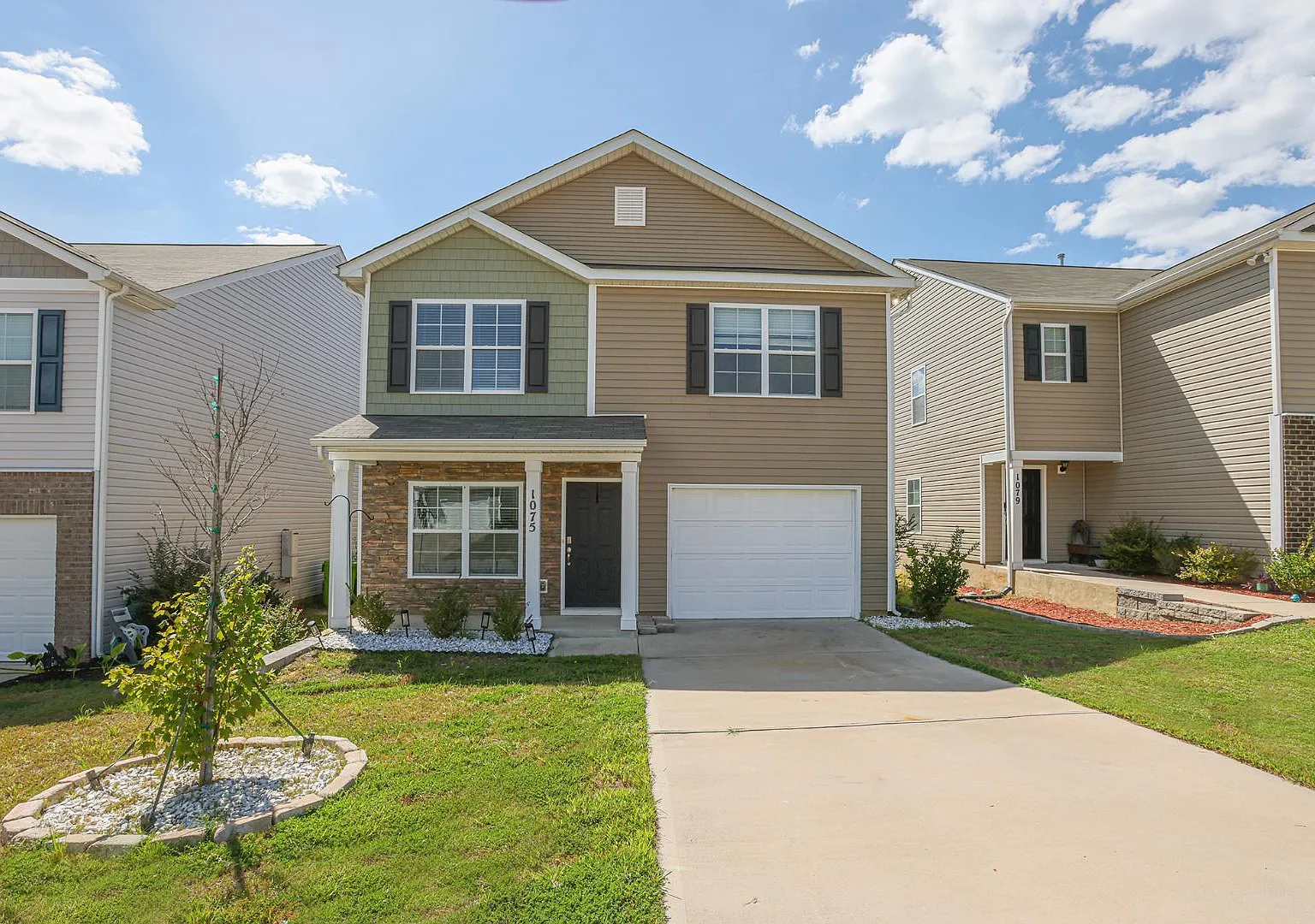 1075 Belmont Green — Photo 1