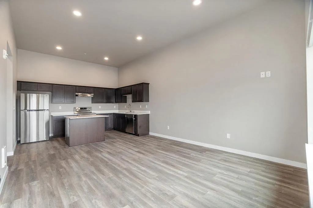 303 E. Broadway Ave. — Photo 4