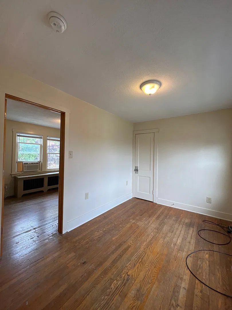 Two Bedroom apartment 1 1/2 blocks to West Campus--rent listed is for the entire apartment! — Photo 1
