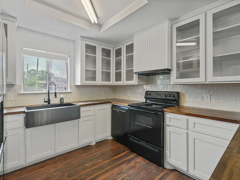 5721 Cresthaven Dr — Photo 4