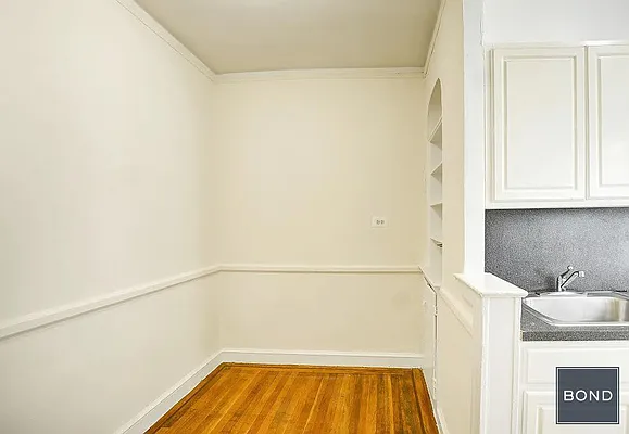 Rented by Bond New York | media 23