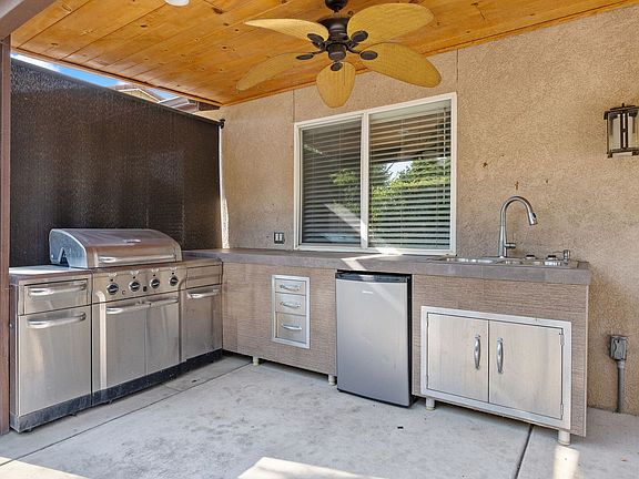 5th image of 3835 E Oak Ave