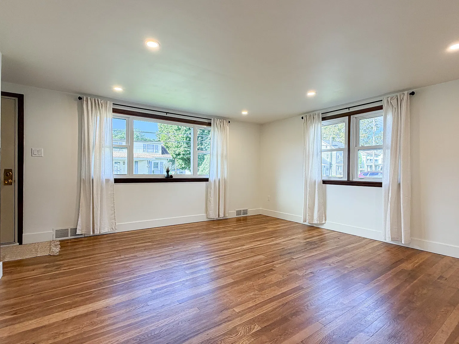 3 bed, 1344 sqft, $1,495 — Photo 3