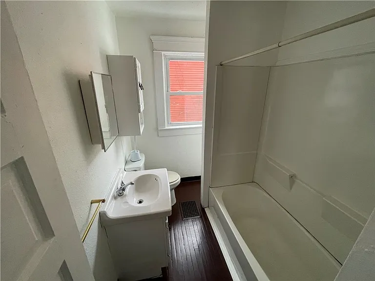 238 E Leasure Ave #2 — Photo 4