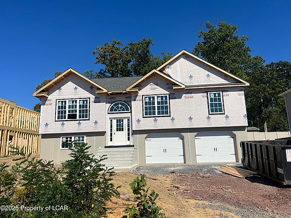 3rd image of 15 Wisteria Dr