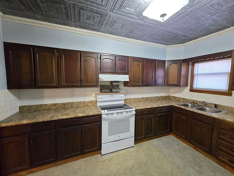 731 Lane St — Photo 1