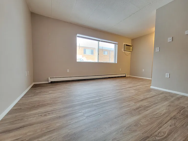 Midtown Apartments — Photo 9