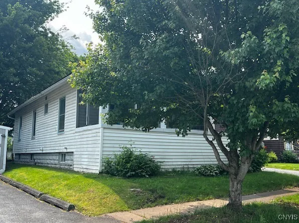 10 Russell Ave, Yorkville, NY 13495